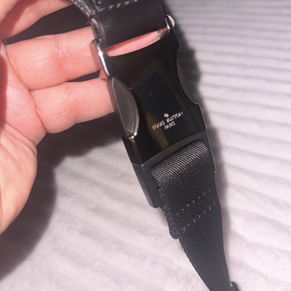 Louis Vuitton Discovery Bumbag PM - Picture 8 of 10